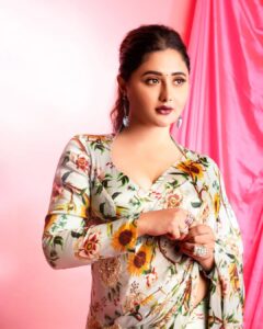 Rashami Desai Instagram - "Oh ; hey there..." 💝
.
.
Saree @prajhnaashettyofficial 
Rings: @zemafinejewellery 
Earrings: @shesaidyes.plv_jewellery
Styling : @nehachaudhary_ 
HMU : @makeupby_tanvi 
Shoot : @ipshita.db 
.
.
#rashamidesai #rashamians #dadasahebphalkeaward #indian #bollywood #love #dream #immagical✨🧞‍♀️🦄 #whatelseispossible
