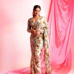 Rashami Desai Instagram - "Oh ; hey there..." 💝 . . Saree @prajhnaashettyofficial Rings: @zemafinejewellery Earrings: @shesaidyes.plv_jewellery Styling : @nehachaudhary_ HMU : @makeupby_tanvi Shoot : @ipshita.db . . #rashamidesai #rashamians #dadasahebphalkeaward #indian #bollywood #love #dream #immagical✨🧞‍♀️🦄 #whatelseispossible Mumbai, Maharashtra