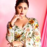 Rashami Desai Instagram - "Oh ; hey there..." 💝 . . Saree @prajhnaashettyofficial Rings: @zemafinejewellery Earrings: @shesaidyes.plv_jewellery Styling : @nehachaudhary_ HMU : @makeupby_tanvi Shoot : @ipshita.db . . #rashamidesai #rashamians #dadasahebphalkeaward #indian #bollywood #love #dream #immagical✨🧞‍♀️🦄 #whatelseispossible Mumbai, Maharashtra