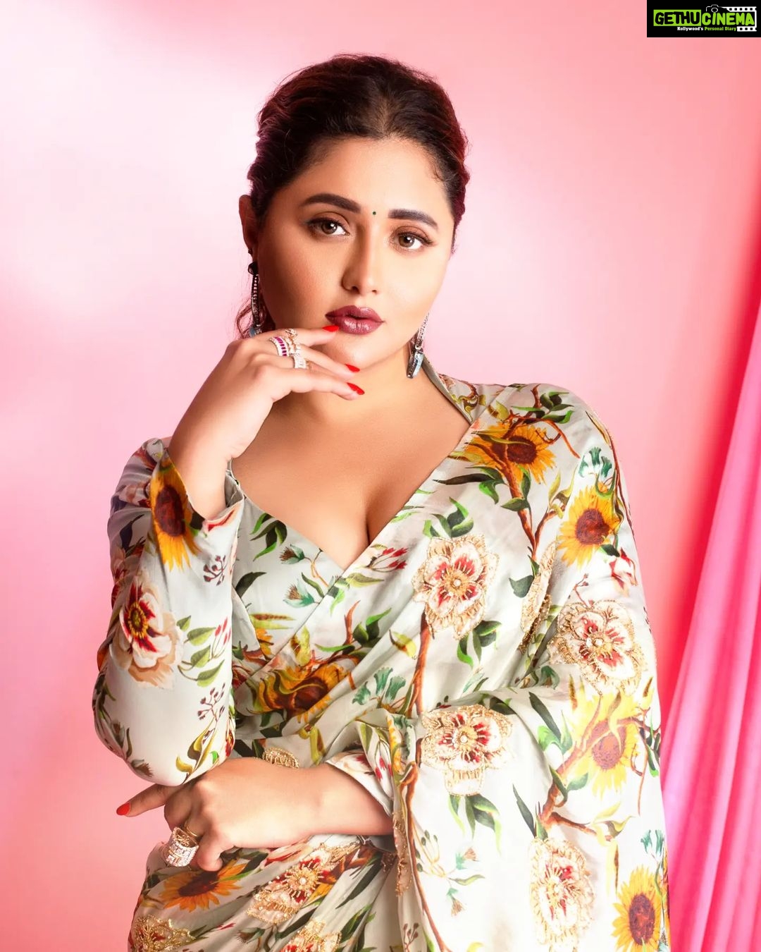 Rashami Desai - 295.7K Likes - "Oh ; hey there..." 💝
.
.
Saree @prajhnaashettyofficial
Rings: @zemafinejewellery
Earrings: @shesaidyes.plv_jewellery
Styling : @nehachaudhary_
HMU : @makeupby_tanvi
Shoot : @ipshita.db
.
.
#rashamidesai #rashamians #dadasahebphalkeaward #indian #bollywood #love #dream #immagical✨🧞♀️🦄 #whatelseispossible