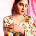Rashami Desai Instagram - "Oh ; hey there..." 💝 . . Saree @prajhnaashettyofficial Rings: @zemafinejewellery Earrings: @shesaidyes.plv_jewellery Styling : @nehachaudhary_ HMU : @makeupby_tanvi Shoot : @ipshita.db . . #rashamidesai #rashamians #dadasahebphalkeaward #indian #bollywood #love #dream #immagical✨🧞‍♀️🦄 #whatelseispossible Mumbai, Maharashtra