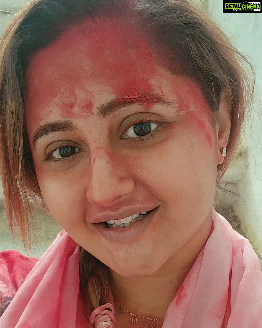Rashami Desai Instagram - EXCITED FOR HOLI 23 ? . M just sharing glims from my world with u all lovelies 💖 . . #rashamidesai #rashamians #holifestival #holiday #shreenathji #kanha #spirituality #selflove #shiva #whatelseispossiblenow #immagical✨🧞♀️🦄 Nathdwara - the City of Shreenathji
