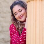 Rashami Desai Instagram - All you need is love ❤️ . . #rashamidesai #rashamians #love #diva #feelings #reels #rythamicrashami💃🏻 #whatelseispossible #immagical✨🧞‍♀️🦄