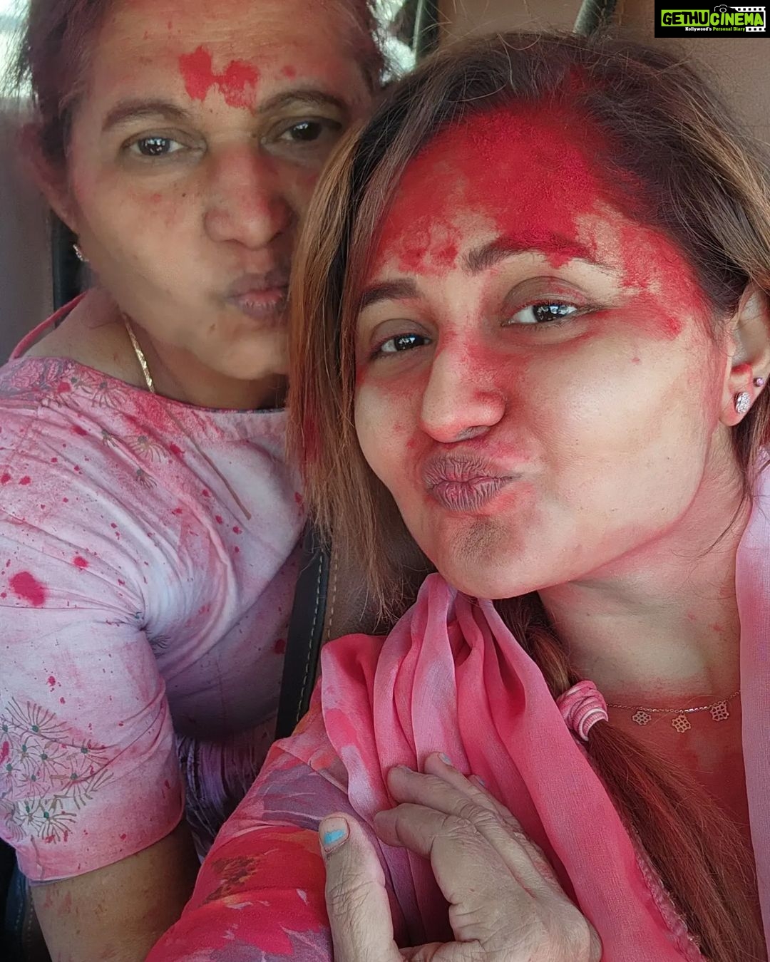Rashami Desai Instagram - EXCITED FOR HOLI 23 ? . M just sharing glims from my world with u all lovelies 💖 . . #rashamidesai #rashamians #holifestival #holiday #shreenathji #kanha #spirituality #selflove #shiva #whatelseispossiblenow #immagical✨🧞♀️🦄 Nathdwara - the City of Shreenathji