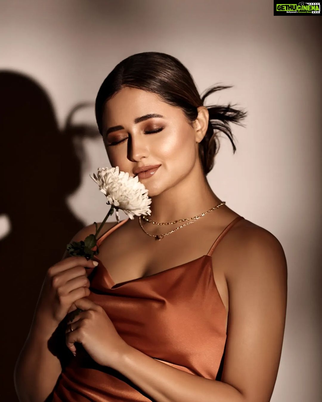 Rashami Desai Instagram - Good morning 🌻 . . #rashamidesai #rashamians #diva #love #instagood #immagical✨🧞♀️🦄 Radisson Blu Mumbai International Airport