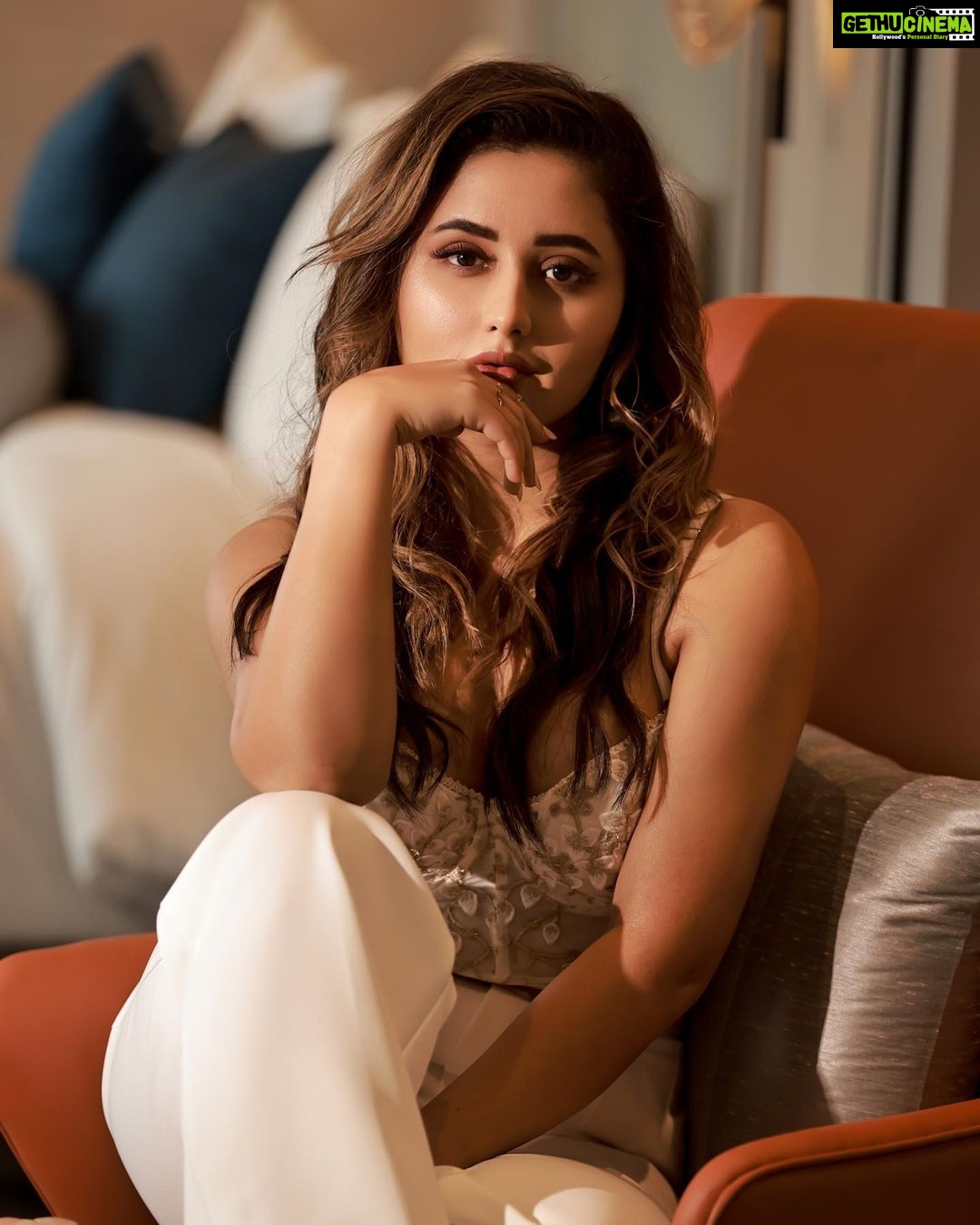 Rashami Desai Instagram - Welcoming 2023 in style 💫 ❤️ . . Clicked @amitkhannaphotography Styled @manalijagtap Assisted #sheya #pradeep . . #rashamidesai #rashamians #1stjan2023 #diva #fashionicon #bestwishes #love #immagical✨🧞♀️🦄 Radisson Blu Mumbai International Airport