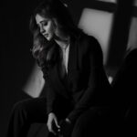 Rashami Desai Instagram - In love ❤️ . . @amitkhannaphotography @manalijagtap Assistanat: Shreya & pradeep @makeupby_tanvi Hair : #promise . . #rashamidesai #rashamians #diva #fashion #trending #love #instagram #immagical✨🧞‍♀️🦄 Radisson Blu Mumbai International Airport