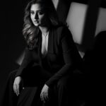 Rashami Desai Instagram – In love ❤️
.
.
@amitkhannaphotography 
@manalijagtap 
Assistanat: Shreya & pradeep
@makeupby_tanvi 
Hair : #promise 
.
.
#rashamidesai #rashamians #diva #fashion #trending #love #instagram #immagical✨🧞‍♀️🦄 Radisson Blu Mumbai International Airport