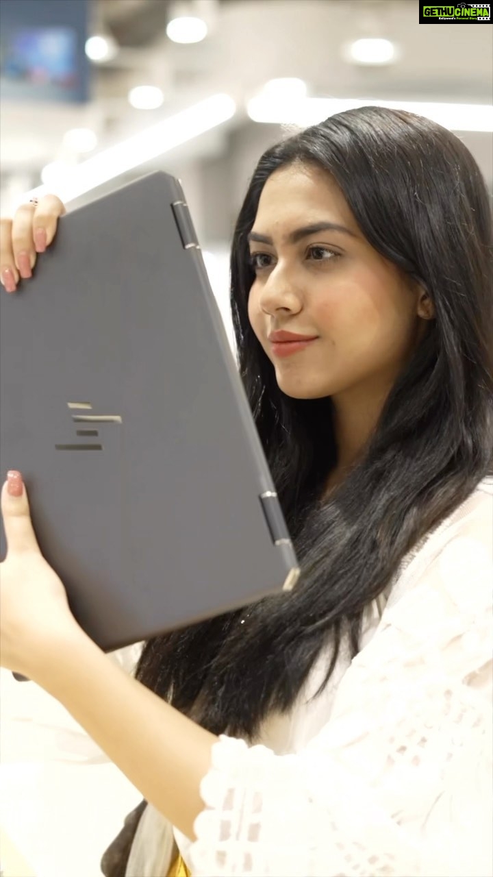 Reem Shaikh Instagram - #ad Come experience the all new #Intel powered #HP #Spectre Laptop at a #RelianceDigital near you! @HPIndia @Intel @reliance_digital @hp_india