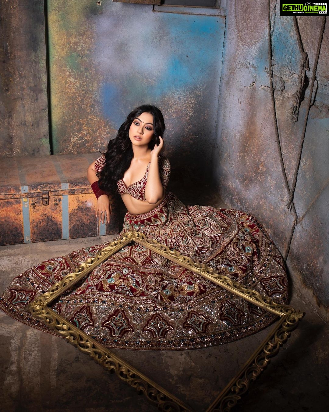 Reem Shaikh Instagram - In Frame :- @reem_sameer8 ♥️ . Shoot Concept & Styled By:- @nehaadhvikmahajan @bridalsbynam . 💄MUA , Hair & Styling :- @nehaadhvikmahajan . MakeUp :- @myglamm . 📸:- @luvisrrani . Outfit :- @rajgharana.rg . Jewelery :- @omsons_bridal_store . #reemsameershaikh #reemshaikh #nehaadhvikmahajan #nammakeovers #bridalsbynam
