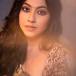 Reem Shaikh Instagram – The Vintage Charm ♥️
InFrame :- @reem_sameer8 
.
Shoot Concept & Styled By:- @nehaadhvikmahajan @bridalsbynam 
.
💄MUA , Hair & Styling :- 
@nehaadhvikmahajan
.
MakeUp :- @myglamm 
.
📸:- @luvisrrani 
.
Outfit :- @rajgharana.rg 
.
Jewelery :- @omsons_bridal_store
.
#reemsameershaikh #reemshaikh #nehaadhvikmahajan #nammakeovers #bridalsbynam