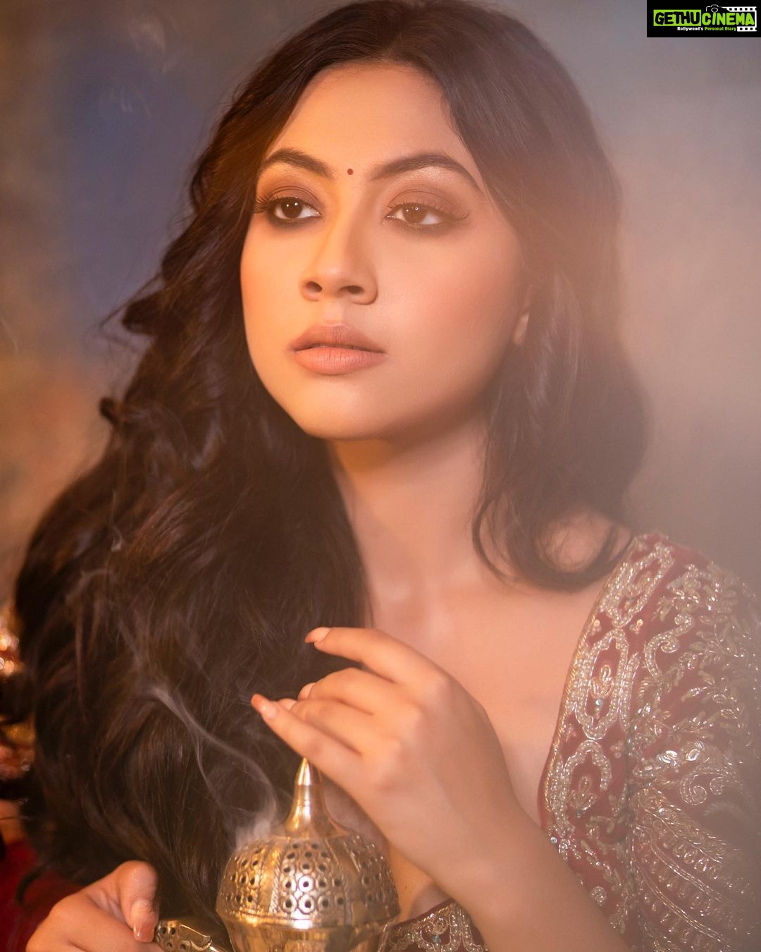 Reem Shaikh Instagram - The Vintage Charm ♥️ InFrame :- @reem_sameer8 . Shoot Concept & Styled By:- @nehaadhvikmahajan @bridalsbynam . 💄MUA , Hair & Styling :- @nehaadhvikmahajan . MakeUp :- @myglamm . 📸:- @luvisrrani . Outfit :- @rajgharana.rg . Jewelery :- @omsons_bridal_store . #reemsameershaikh #reemshaikh #nehaadhvikmahajan #nammakeovers #bridalsbynam