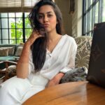 Reem Shaikh Instagram – Just some awkward posing…🤍 

📸 – @sameer_instagrm Soho House Mumbai