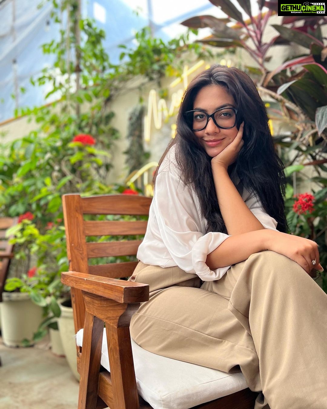 Reem Shaikh Instagram - Just me laughing too much while talking and also laughing at my own jokes…. And then posing for a picture. The Backyard Brew