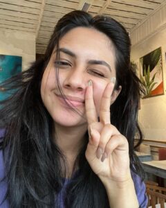 Reem Shaikh Instagram - Feeling weird .… Doing weird … (things) Saying weird …. (Things) Happening weird … (incidents) Making weird … (faces) Ahh why is this weird pimple not going away !!!!🥹 Ps- saying /writing when I’m not down with my days ...