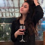 Reem Shaikh Instagram – “Kaale kapdon per koi red wine pekhta hai?!” 
Alizeh mood… The Backyard Brew