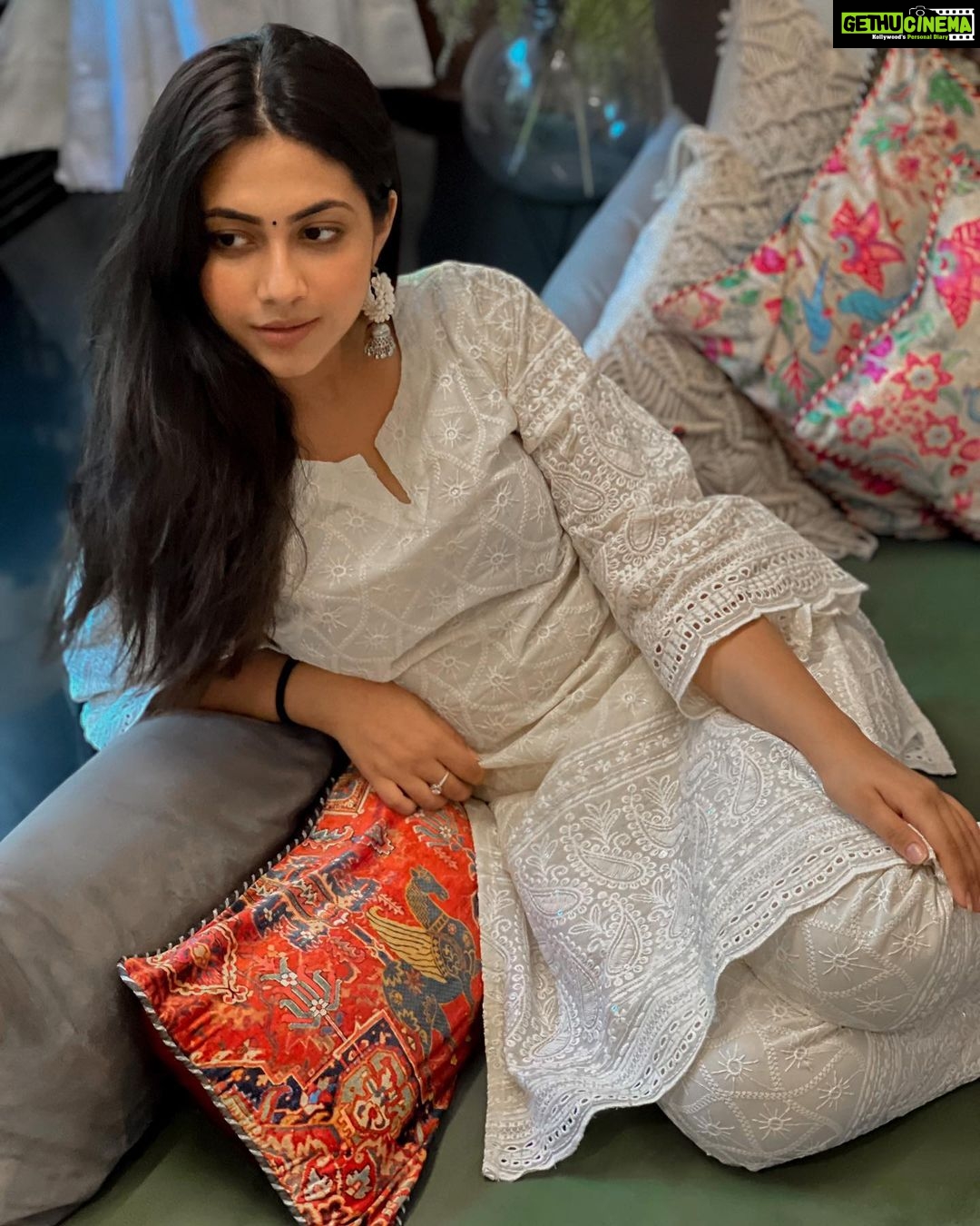 Reem Shaikh Instagram - My love for white … 🤍 Wearing - @aachho Styled by - @nidhikurda @anusoru 📸 - @anusoru