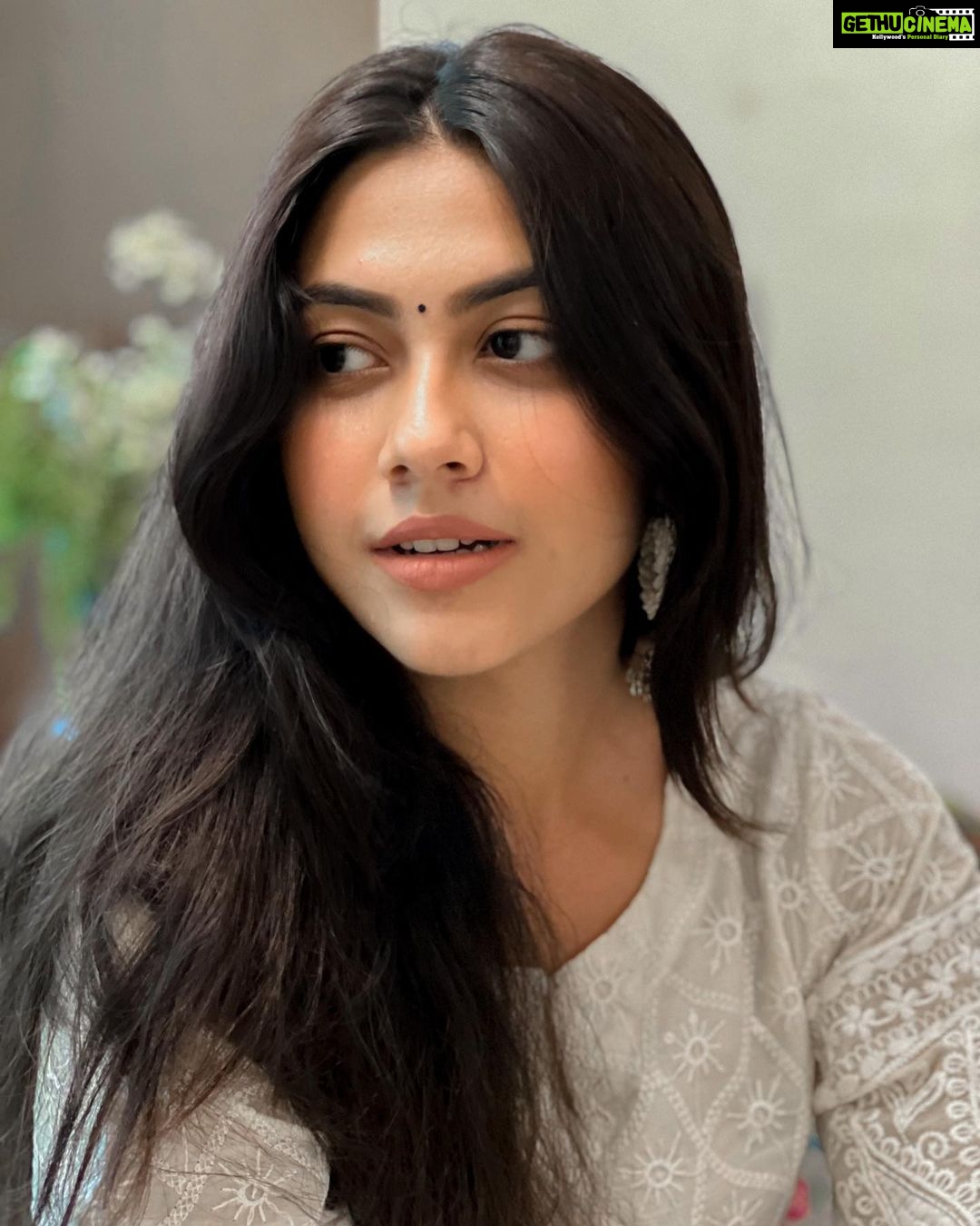 Reem Shaikh Instagram - My love for white … 🤍 Wearing - @aachho Styled by - @nidhikurda @anusoru 📸 - @anusoru