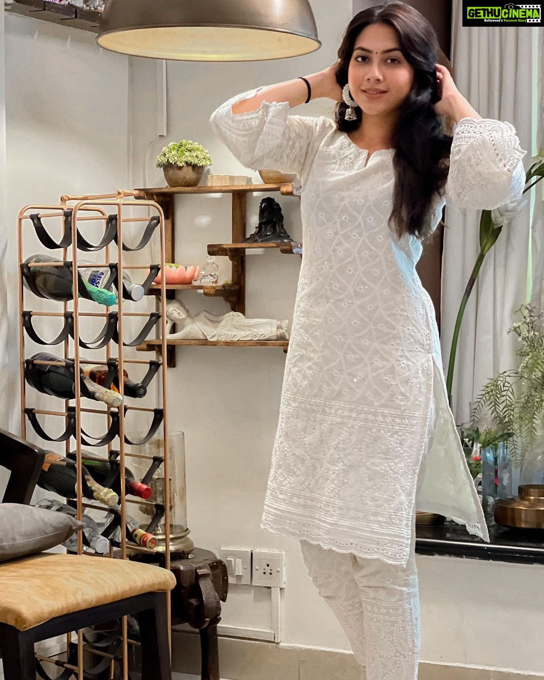 Reem Shaikh Instagram - My love for white … 🤍 Wearing - @aachho Styled by - @nidhikurda @anusoru 📸 - @anusoru