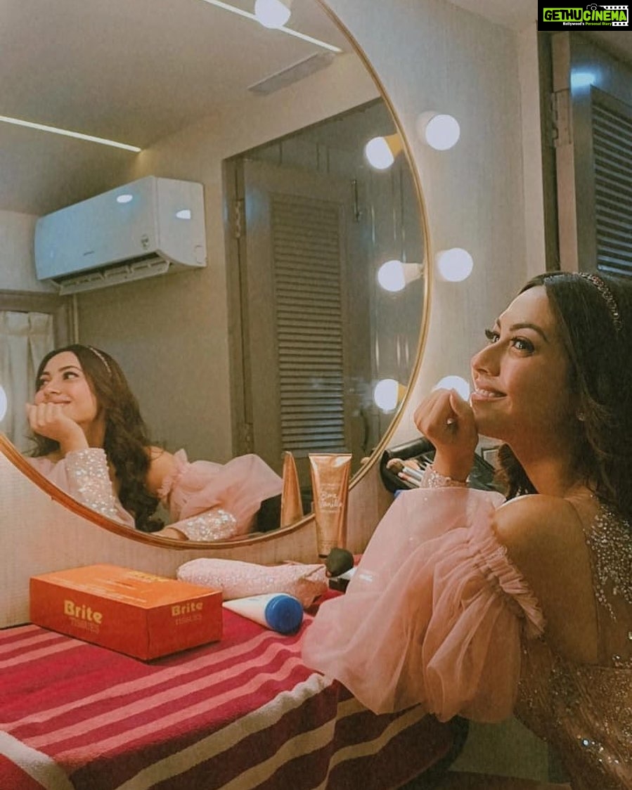 Reem Shaikh Instagram - It’s today …✨ #tereishqmeinghayal 9pm on @colorstv