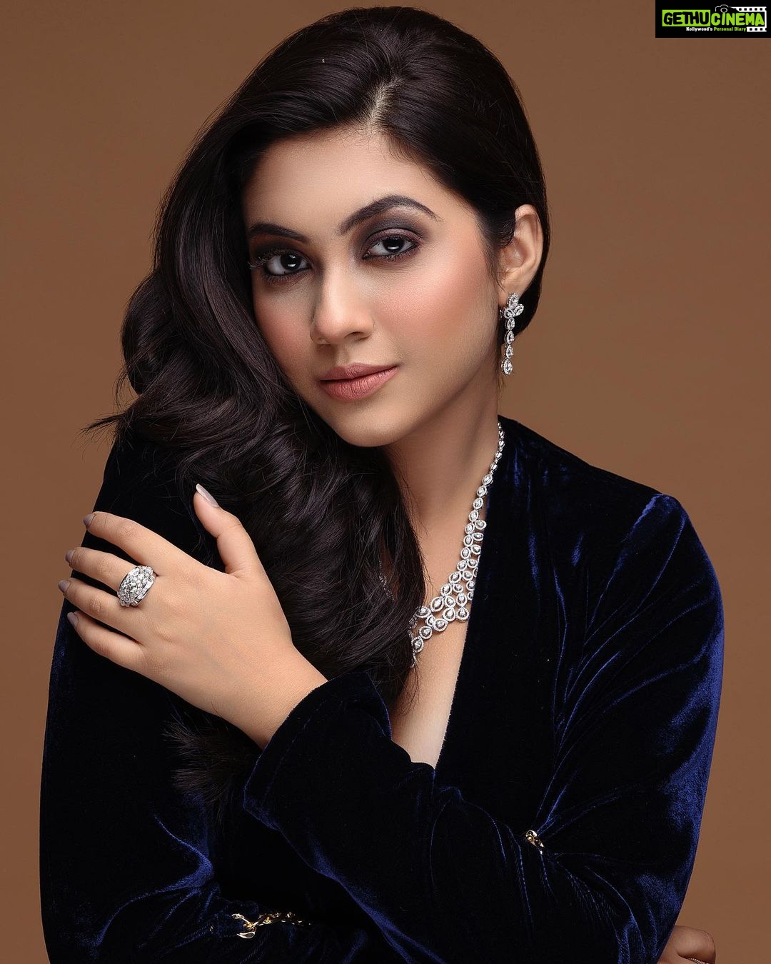 Reem Shaikh Instagram - Shoot for @fitlookmagazine Founder @mohit.kathuria1987 Wearing @fitlookoriginals Make up by @priyagulatimakeupartistry Shot by @praveenbhat Jewellery by @houseofkotawala Stylist @_anushkapuri_ Hair by @sushmahairstylist
