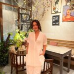 Reem Shaikh Instagram – Brewing love …
Wearing – @_anuki.n 
Styled by – @anusoru @nidhikurda The Backyard Brew