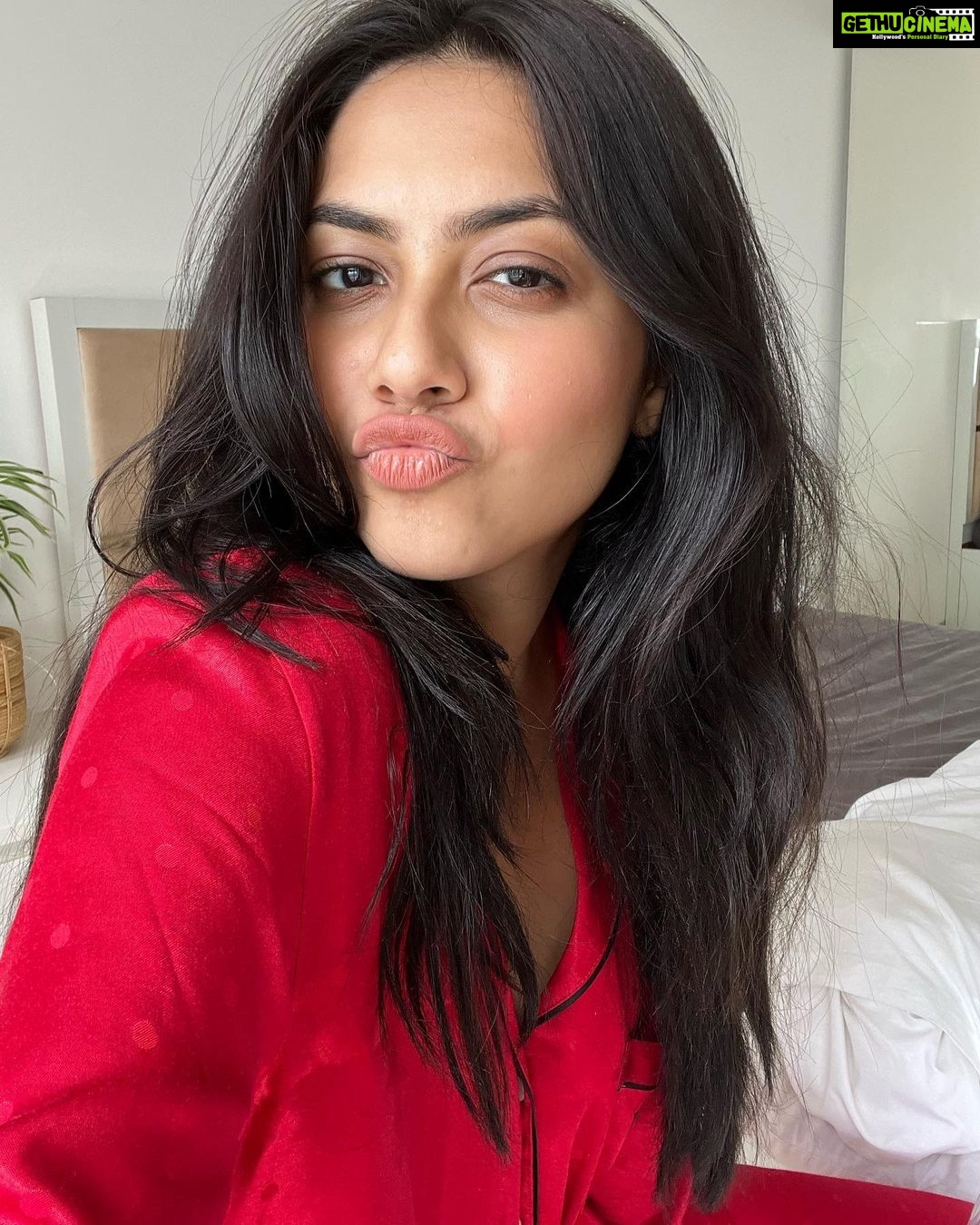 Reem Shaikh Instagram - Just the glow of self love ..❤️