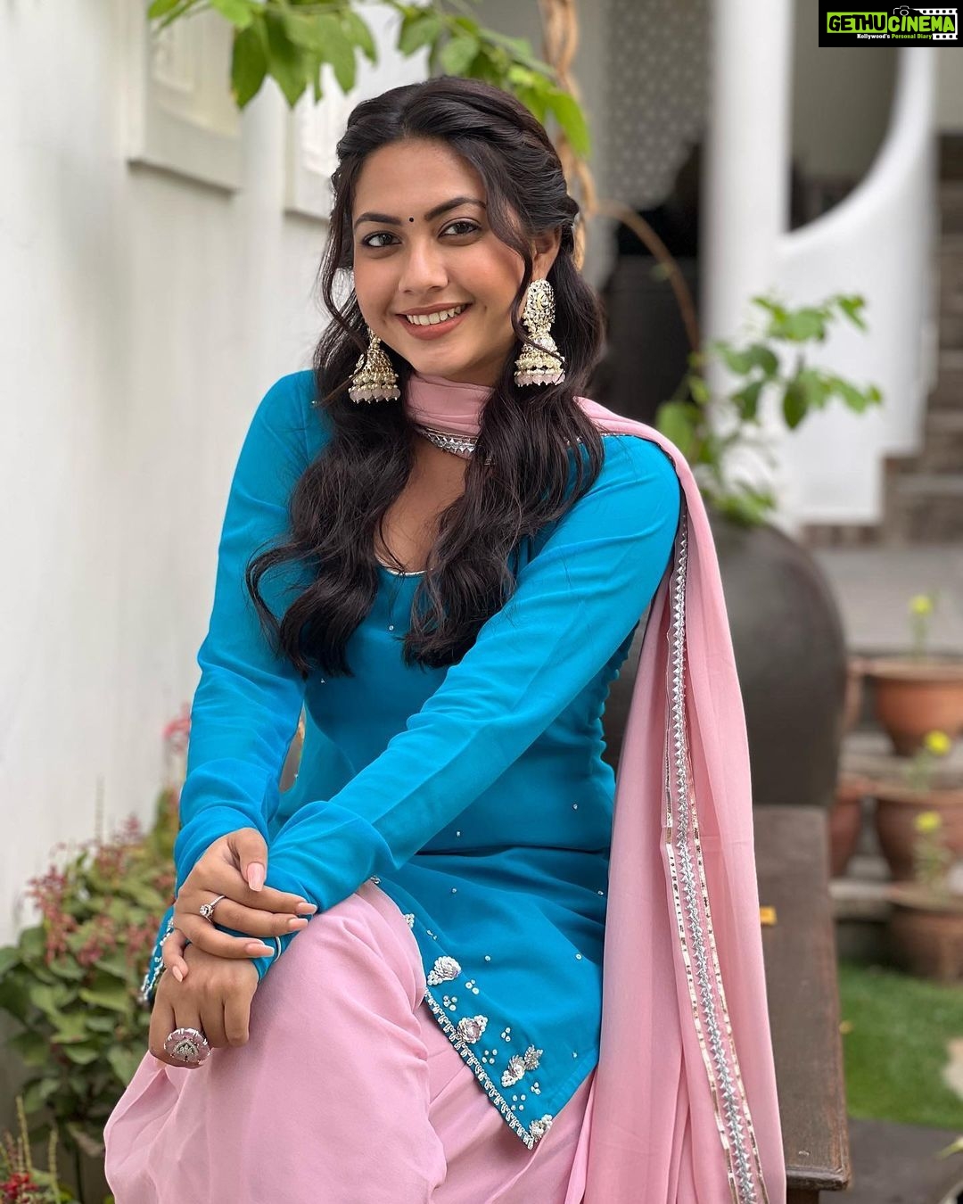 Reem Shaikh Instagram - Khush raha kar … acha lagta hai. Wearing - @lavanyathelabel