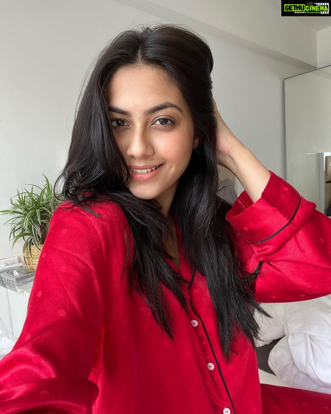 Reem Shaikh Instagram - Just the glow of self love ..❤️