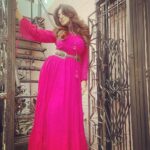 Reyhna Malhotra Instagram - Magic💫💫💫💫💫🌈 #Reyna wears @bunaai Pr: @socialpinnaclepr Stylist: @styling.your.soul Wearing this beauty and just like bougainvillea it’s simple yet regal 👸🏼 Thankyou @whynot_byzeeba