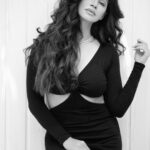 Reyhna Malhotra Instagram – Magic💫💫💫💫💫🌈

Shot by @photographybyafn 
Styled by @aesana0710
Makeup by @makeup_jockey
Hairstyling by @isha_hmua
Chain @miranabymegha 
Location courtesy @roofberriesbandra @maverick.communication01 Roofberriesbandra