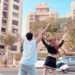 Reyhna Malhotra Instagram - Hands to the sky and the booty goin side to side!🤪🍑🍑 Mumbai, Maharashtra