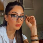 Reyhna Malhotra Instagram - मैजिक 💫💫💫💫💫🌈 कृपया करके अपना चश्मा पहनिये 😎😂 @dearmansi