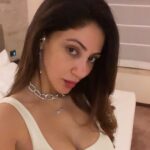 Reyhna Malhotra Instagram – Magic💫💫💫💫💫🌈
Paint me down like I am your monalisa 💝