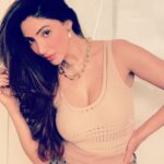 Reyhna Malhotra Instagram – Magic💫💫💫💫💫🌈
Life be peach and gold 🌝🌺