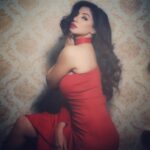 Reyhna Malhotra Instagram – Magic💫💫💫💫💫🌈
Random girl with a red dress 😝❤️