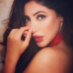 Reyhna Malhotra Instagram - Magic💫💫💫💫💫🌈 If the nose itches Somesay :- u will receive a letter Few others declare:- its a sign ur lover is thinking of u Me:- 🙄