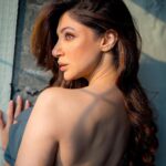 Reyhna Malhotra Instagram - Magic💫💫💫💫💫🌈 Shades of black/colour