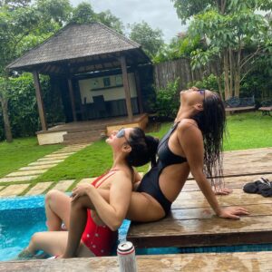Reyhna Malhotra Instagram - Magic💫💫💫💫💫🌈
Zindagi na milegi dobaara MY GIRL FOREVER Happy birthday ❤️ @niasharma90