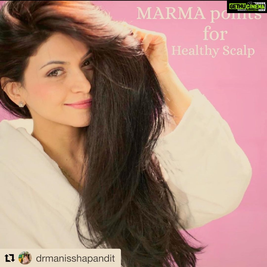 Reyhna Malhotra Instagram - Magic💫💫💫💫💫🌈 Jab chotti behan Kamal karde Created her own brand #manetraa Ayurvedic hair oil , and being an influencer is her trade along with her job super proud ME😘❤️🧿 #Repost @drmanisshapandit with @get_repost ・・・ Super excited to go "LIVE" this noon with this step by explanation of how you can stimulate the pressure points on your face and scalp with the right technique and the right product, ofcourse. Ayurveda is indeed one of the most ancient Indian practices that still hasn't received enough credit for the wealth of knowledge it has empowered most of us for whom the "Conventional" Medicine failed to really do any good (Modern Coventional Medicine only and only caters to manage the signs and symptoms without actually treating the root cause of a disease). In today's video, I explain how stimulating certain pressure points on our face and scalp can result in healthier scalp so you all can be empowered to dream of having the Hair of your dreams 💕 #cagetheage💚