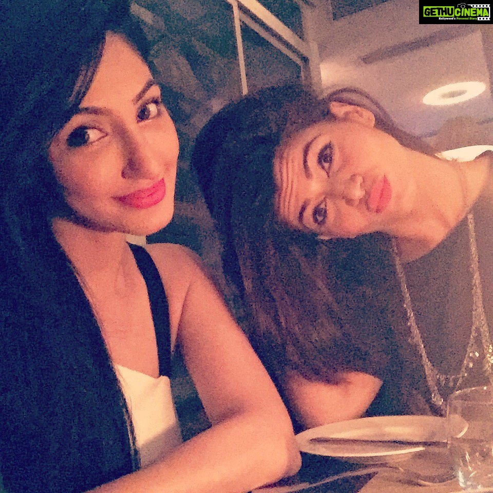 Reyhna Malhotra Instagram - Magic💫💫💫💫💫🌈 A true lionesses Happy birthday my dearest sister @cagetheage I love you beyond measures ❤️❤️❤️❤️❤️❤️❤️❤️❤️❤️❤️❤️❤️