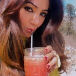 Reyhna Malhotra Instagram - Magic💫💫💫💫💫💫🌈 Manali was beautiful but looking after hair and skin is a task in winters Hair gets dry ,frizzy but mine was nourished and taken care by @manetraahair What a magic potion @cagetheage Also hydrate hydrate hydrate for plump skin I would force myself with fluids 😻 to get toxins off my system ❤️ #haircare #manetraahair #scalpoil #serum #hydrate #watermelonsugar