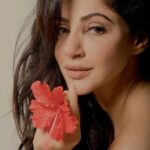 Reyhna Malhotra Instagram – Magic💫💫💫💫💫🌈
Introducing hibiscus 🌺 😋