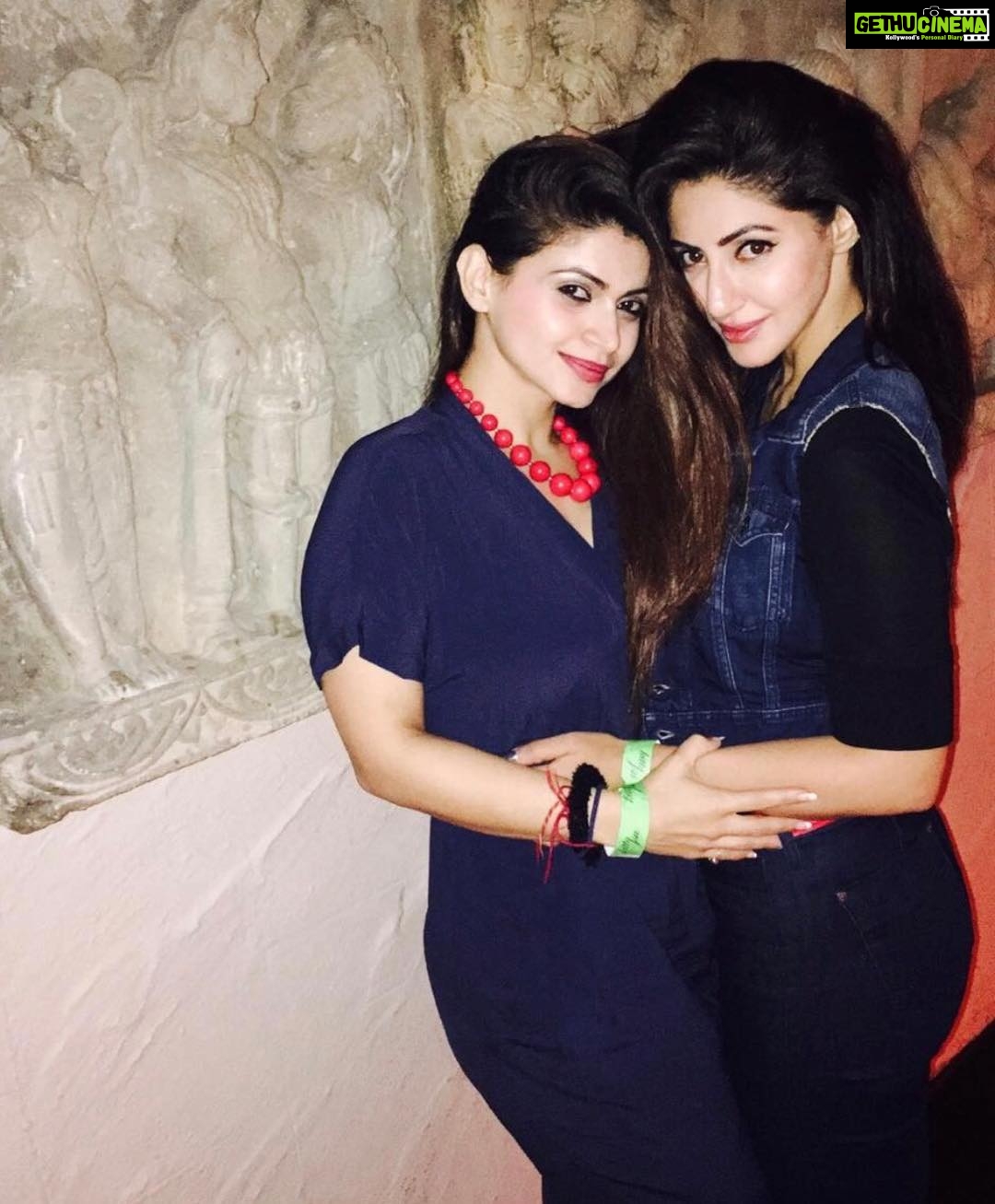 Reyhna Malhotra Instagram - Magicπ«π«π«π«π«π Sisters π―ββοΈ ππβ€οΈ @cagetheage π