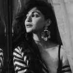 Reyhna Malhotra Instagram - Magic💫💫💫💫💫🌈 If I was you I would wanna be me too 👆🏻just a song🤘🏻 Can’t help falling in love with myself Quarantine ke effects ❤️ #Plz stay home #plz be happy #plz pray for everyone 🧿