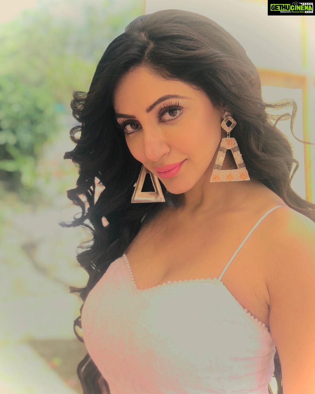 Reyhna Malhotra Instagram - Magicπ«π«π«π«π«π Sab Kuch se lekar bahut Kuch warna Kuch bhi nahin