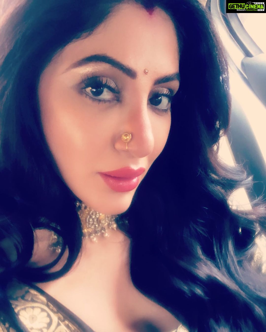Reyhna Malhotra Instagram - Magic 💫💫💫💫💫🌈 Start the necessary then do the possibilities and suddenly you are doing the impossible .