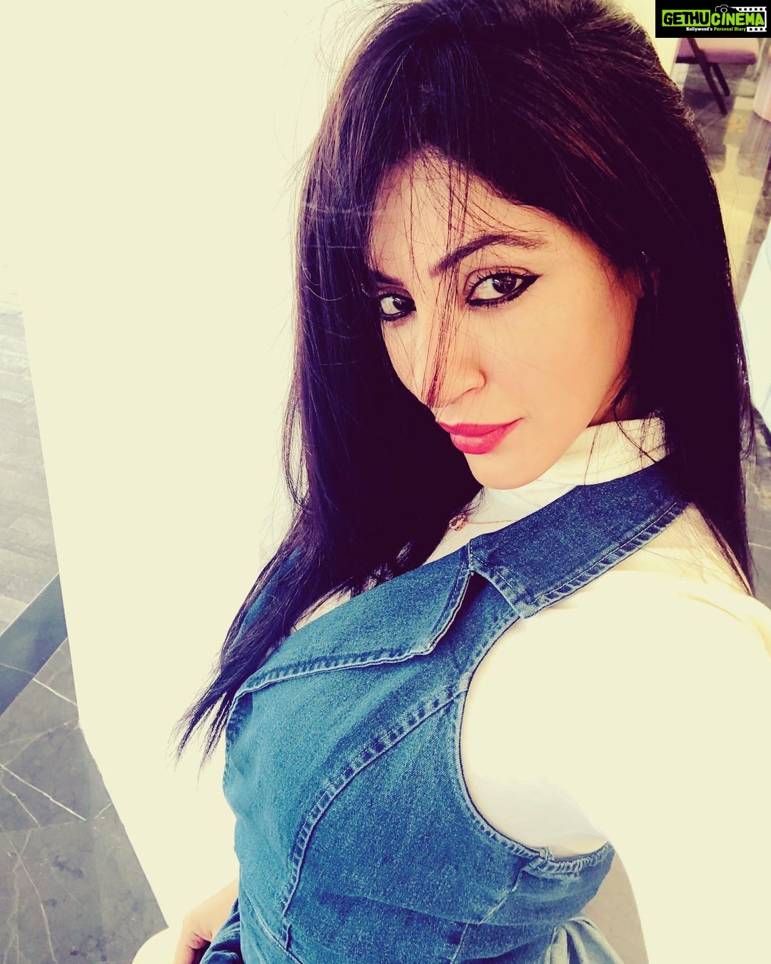Reyhna Malhotra Instagram - Magicπ«π«π«π«π«π Kohl is my current