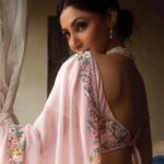 Reyhna Malhotra Instagram - Magic💫💫💫💫💫🌈 Khidki waali jagah ❤️ @sashiingle @shamitashettyinglephotography @payal_hair_and_makeupartist