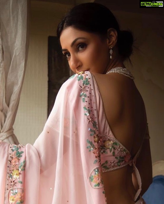 Reyhna Malhotra Instagram - Magicπ«π«π«π«π«π Khidki waali jagah β€οΈ @sashiingle @shamitashettyinglephotography @payal_hair_and_makeupartist